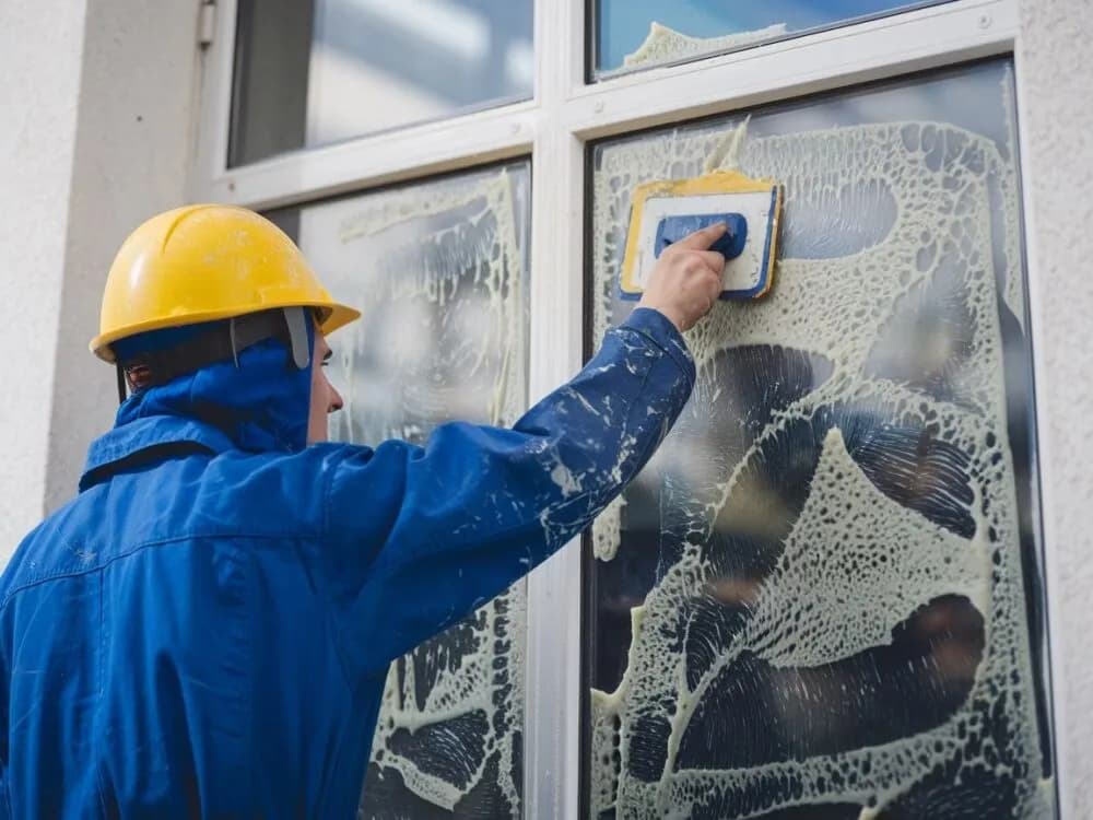 Jak skutecznie i bezpiecznie rozpuścić piankę montażową – sprawdzone metody i rozpuszczalniki