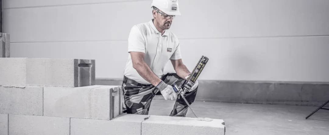 Dlaczego zaprawa murarska twardnieje? Sekrety procesu hydratacji i praktyczne porady