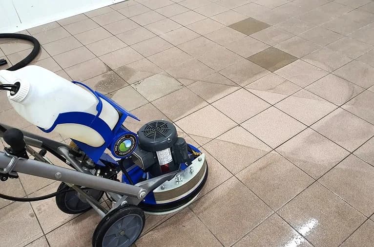 Jak skutecznie przyciemnić fugę – proste metody i uniknięcie błędów