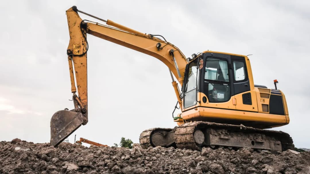 Jakie dokumenty musi mieć koparka? Uniknij problemów i kar!