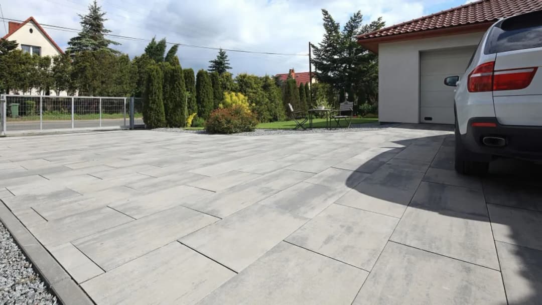 Optymalna szerokość podjazdu z kostki – jak uniknąć błędów i zapewnić wygodę