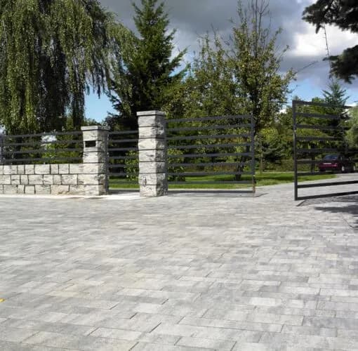 Jaka gruba kostka brukowa na podjazd? Wybierz trwałą i wytrzymałą opcję!