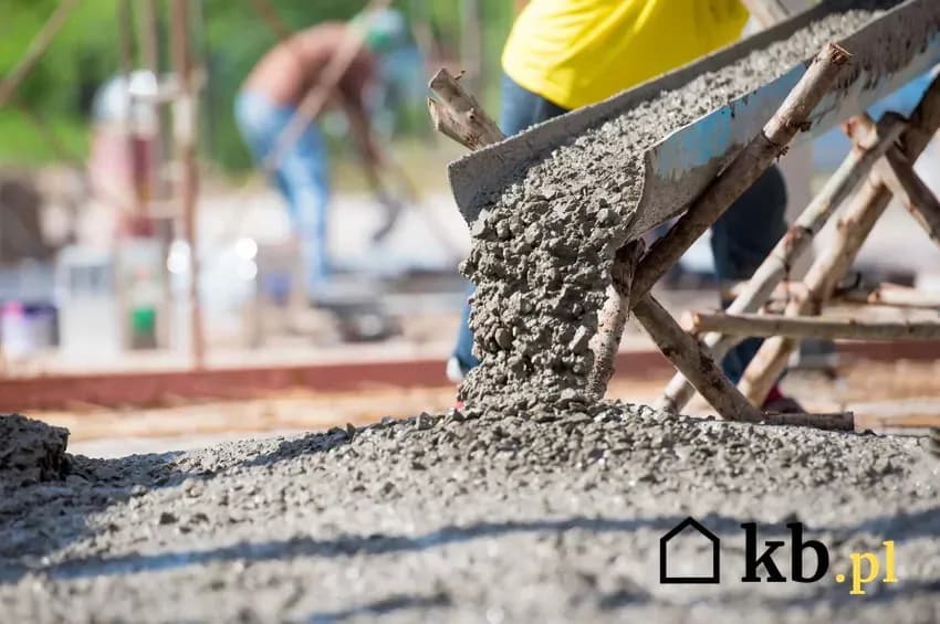 Ile łopat piachu na worek cementu? Sprawdź idealne proporcje