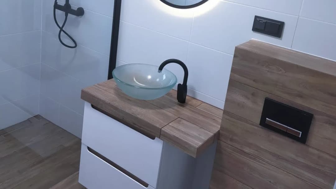 Jak zrobić łazienkę w domku letniskowym - praktyczne porady i pomysły