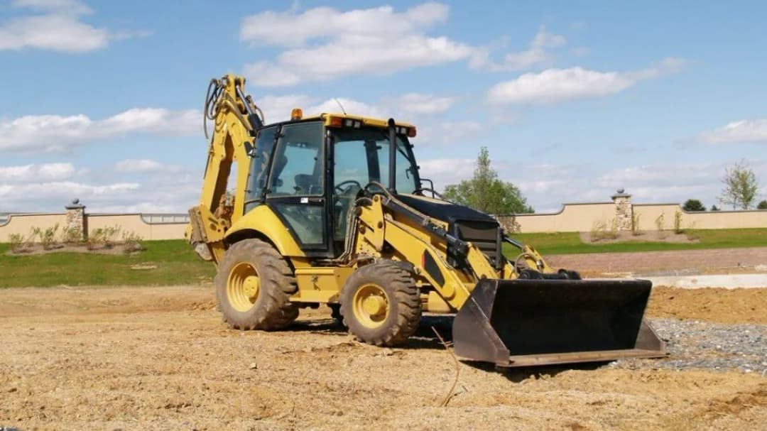 Uprawnienia na koparko-ładowarkę klasa 2 – co musisz wiedzieć, aby uniknąć błędów i zdobyć kwalifikacje