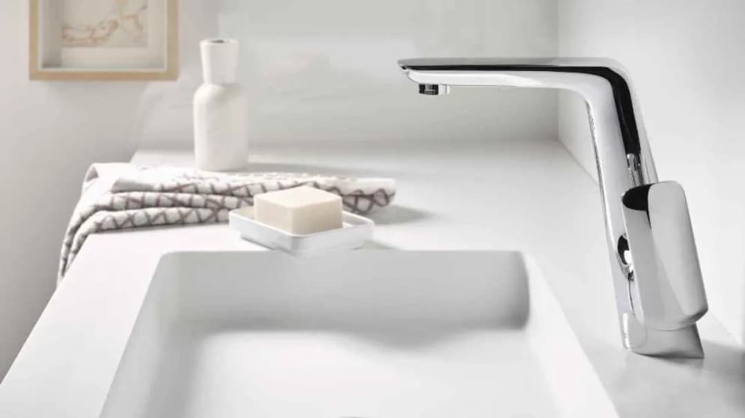 Jak skutecznie myć łazienkę – proste kroki i sprawdzone porady dla każdego